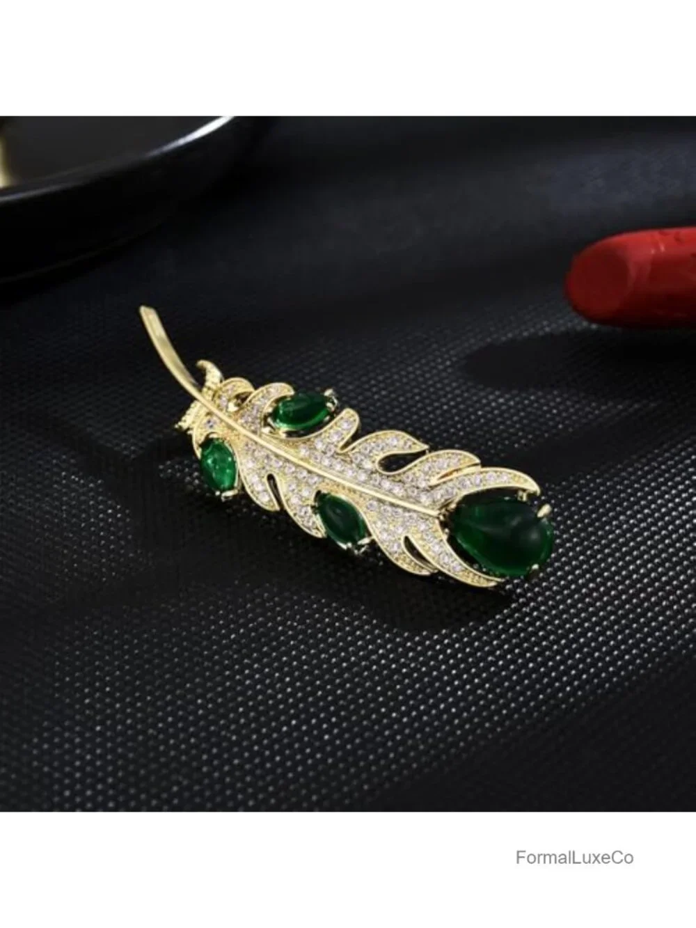 Vintage Pearl Brooch Pin for Women Clothing Dress Elegant Gift
